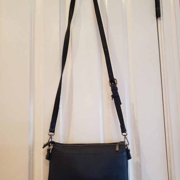 Textured Leather Black Crossbody by GH Bass & Co - Picture 6 of 9